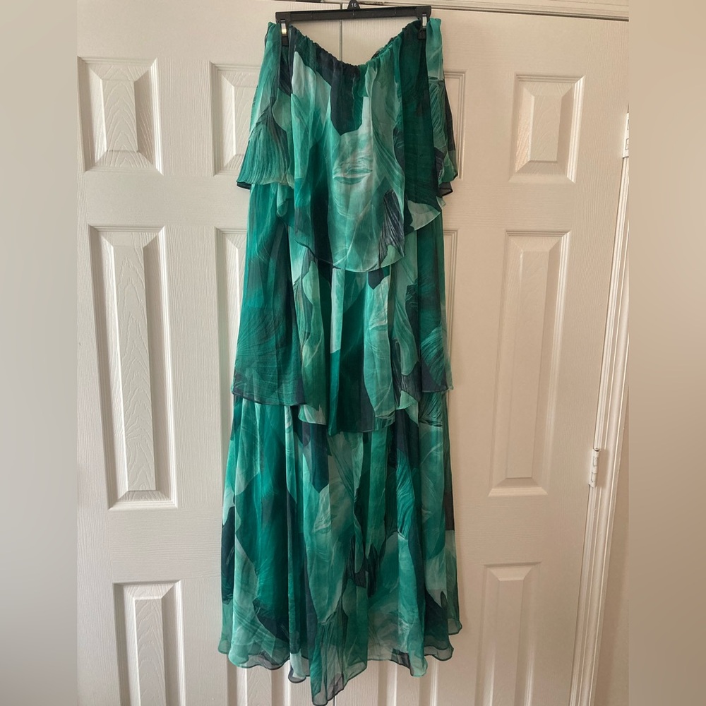 Petal & Pup - Elegant Green Layered Maxi Dress - EUC